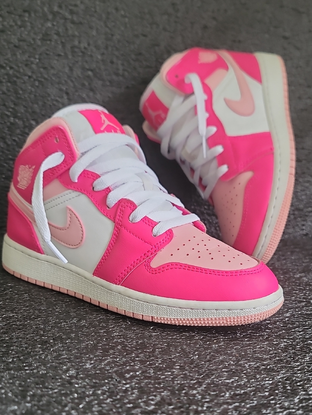 Nike Air Jordan 1 Mid "Fierce Pink" Wmns 5.5 - Picture 2 of 15